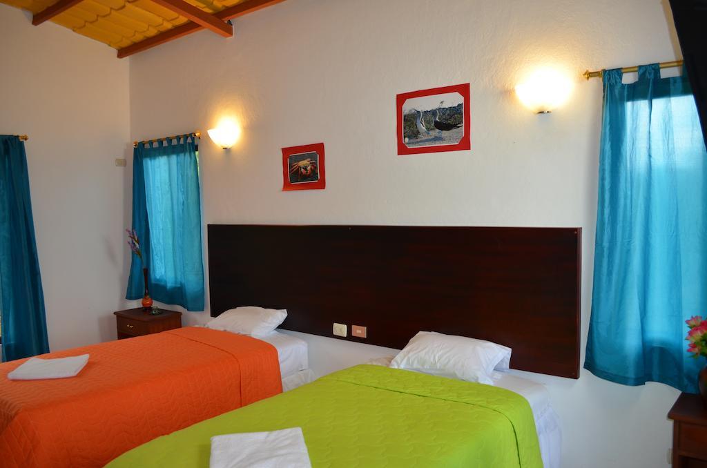 Piedras Blancas Lodge Puerto Ayora  Δωμάτιο φωτογραφία