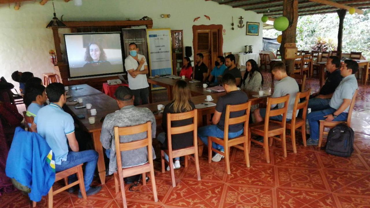 Piedras Blancas Lodge Puerto Ayora  Εξωτερικό φωτογραφία